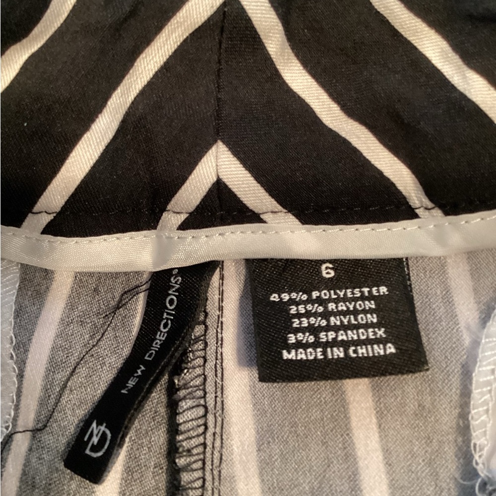 New Direction Shorts - Picture 3 of 4
